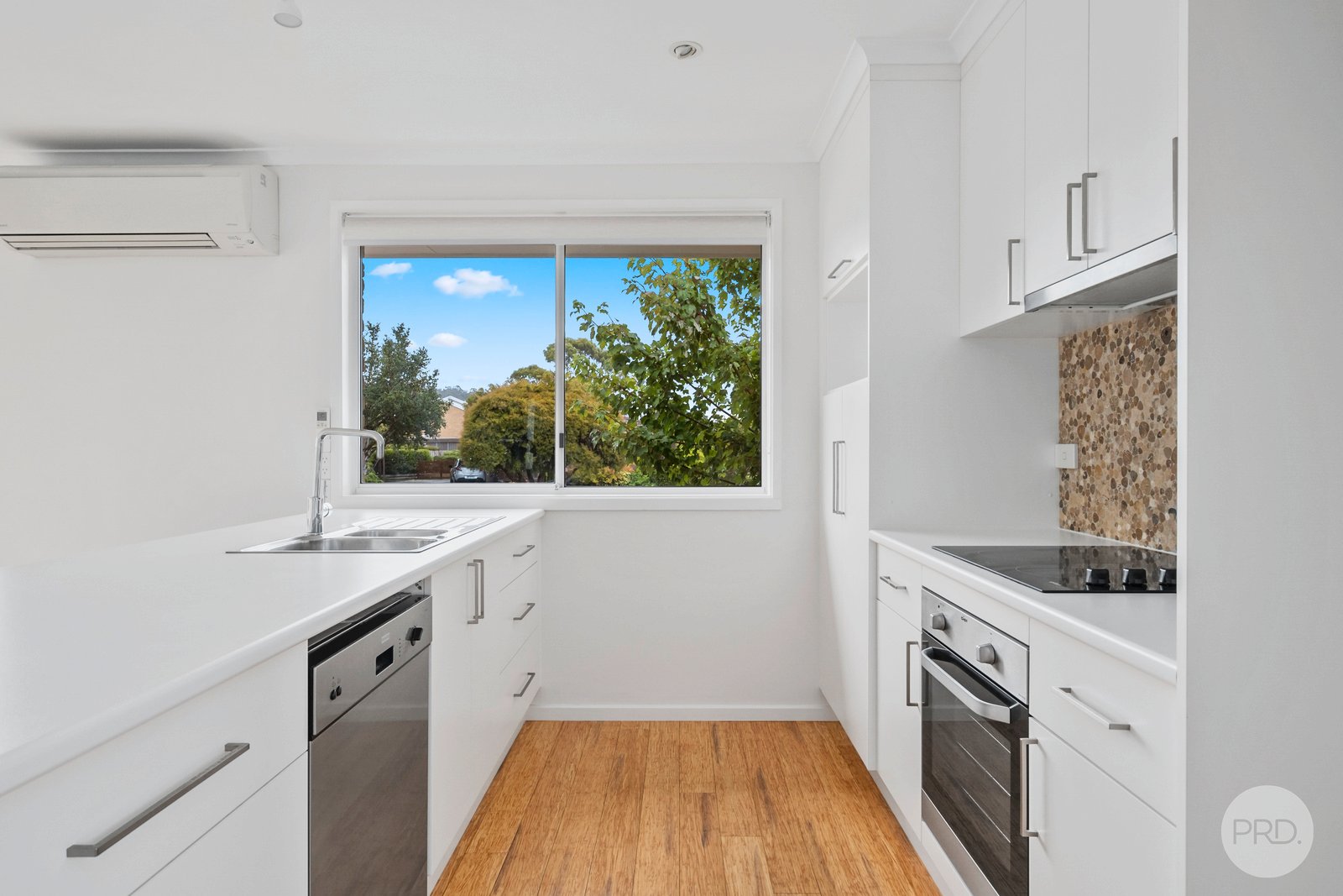 70 Woodlands Drive BLACKMANS BAY 8