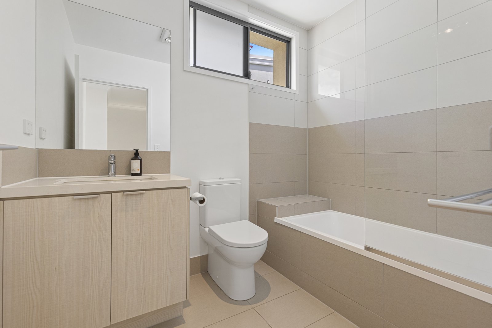 70/1 Grande Avenue CARRARA 18