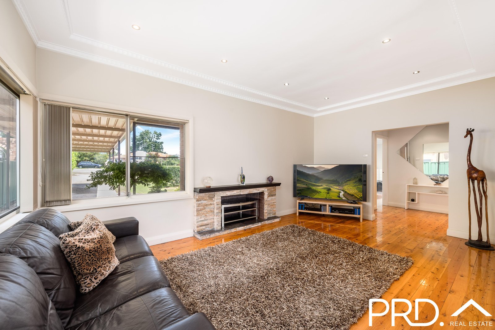 701 Henry Lawson Drive EAST HILLS 4