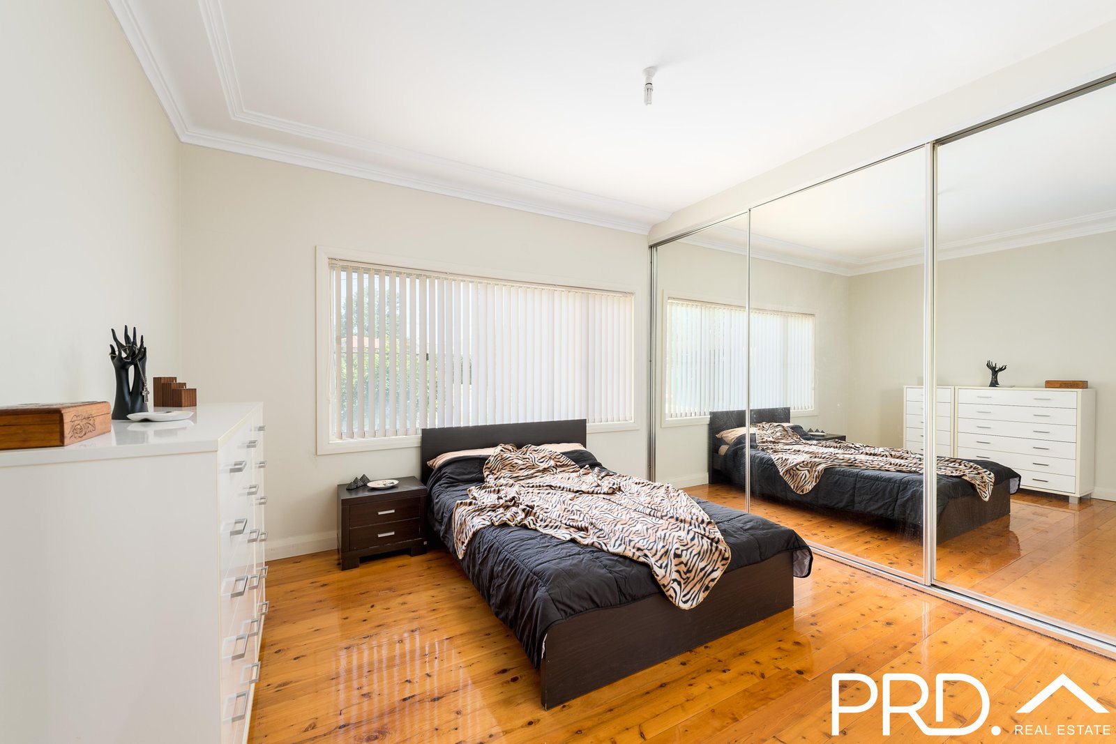 701 Henry Lawson Drive EAST HILLS 7