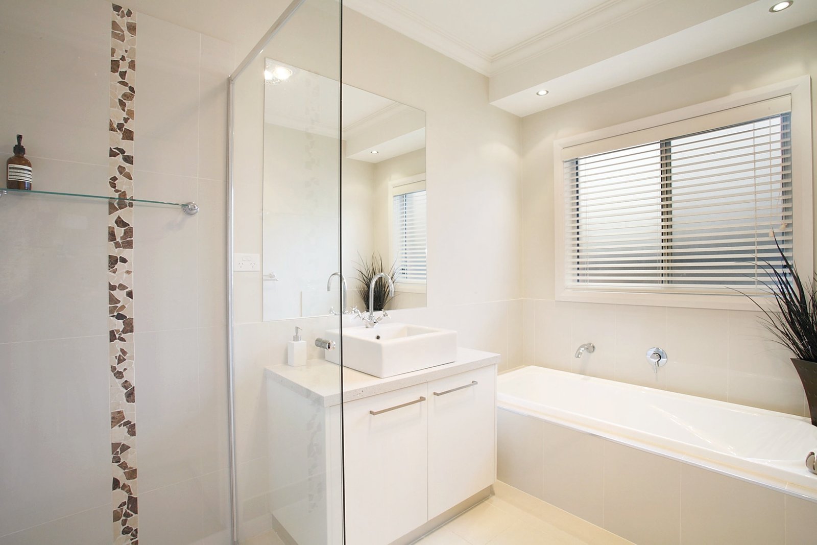 Gallery: 701 Urquhart Street