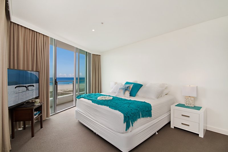 701/2 Creek Street COOLANGATTA 3