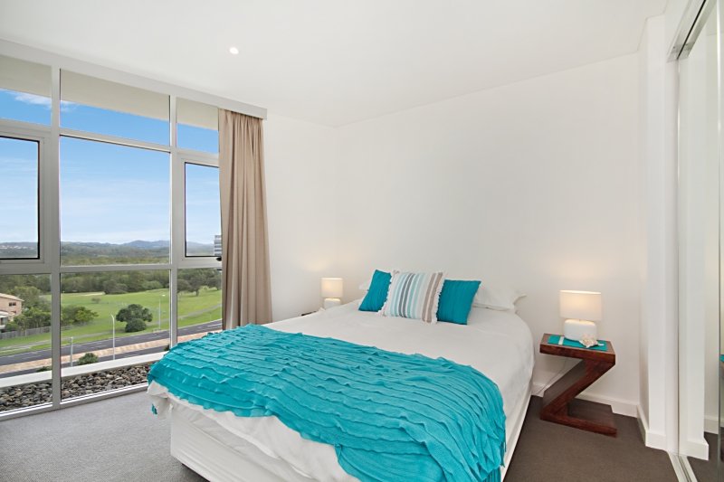 701/2 Creek Street COOLANGATTA 9
