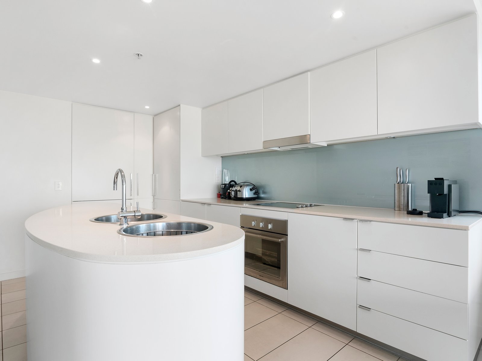 701/3 Mclean Street COOLANGATTA 4