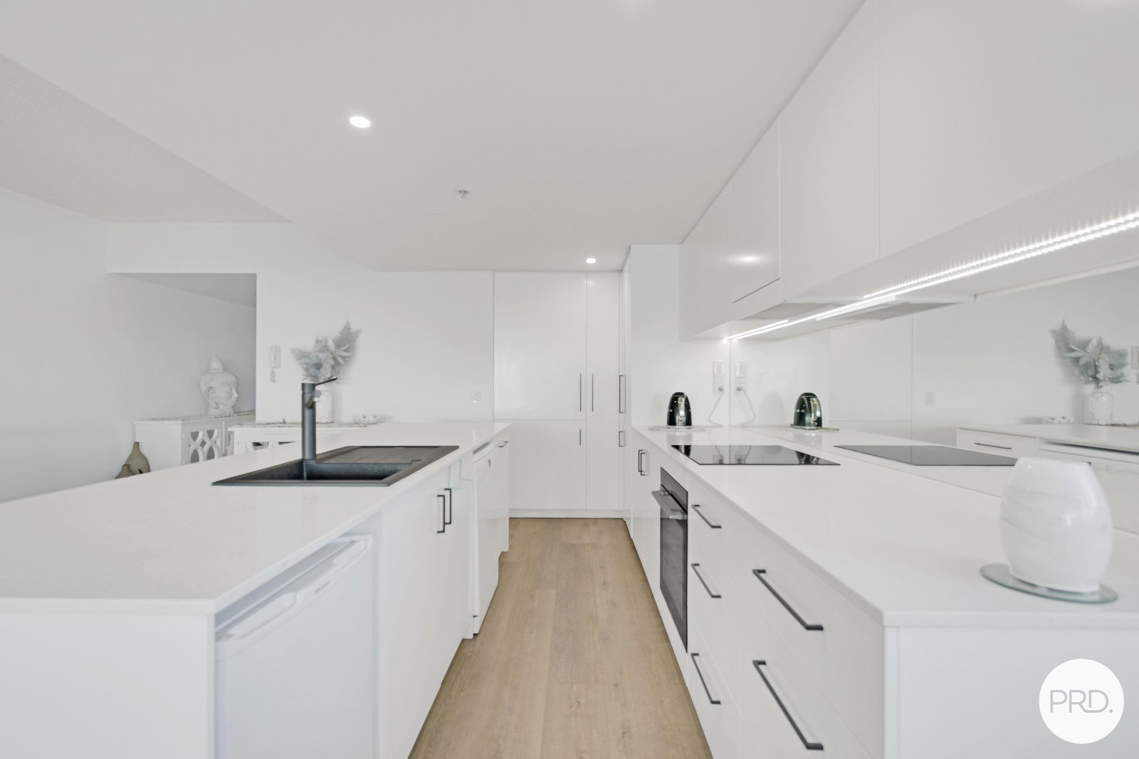 701/3 Mclean Street COOLANGATTA 2
