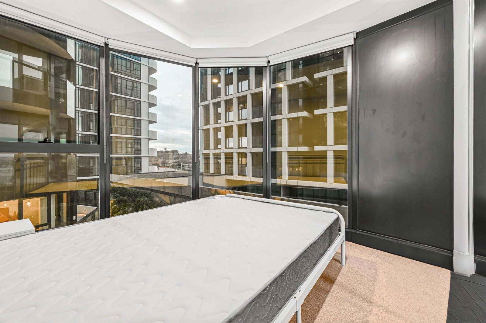 Gallery: 701/828 Whitehorse Road