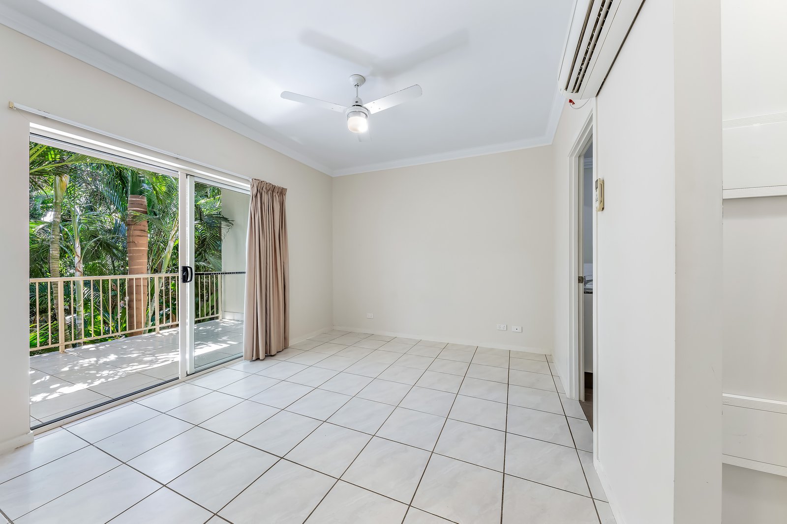 70/21 Shute Harbour Road CANNONVALE 6