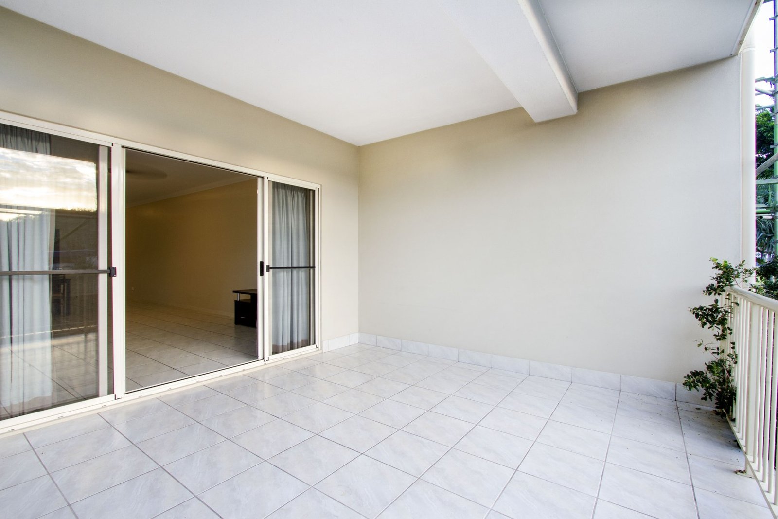 70/21 Shute Harbour Road CANNONVALE 2