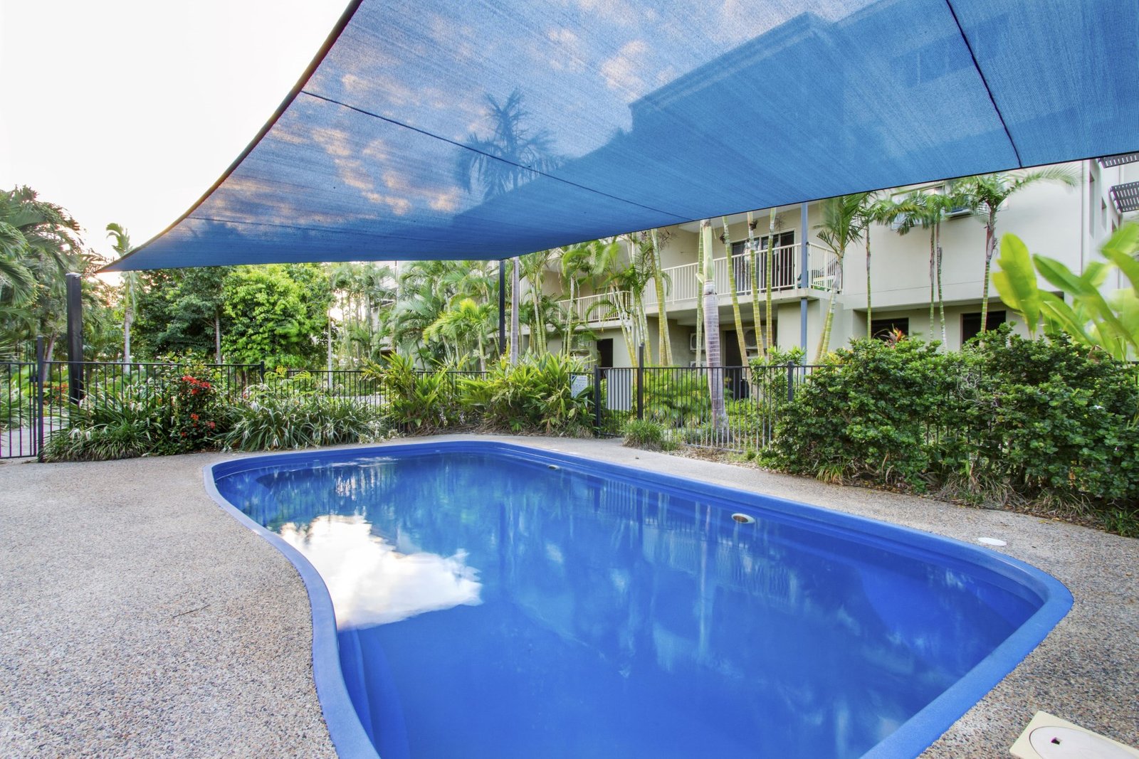 70/21 Shute Harbour Road CANNONVALE 3