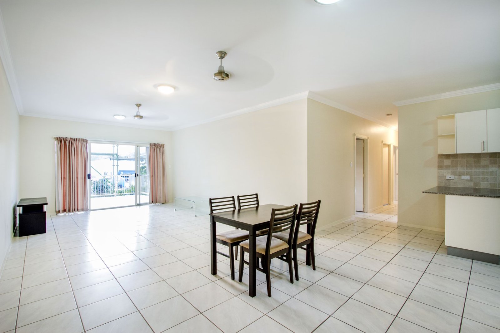 70/21 Shute Harbour Road CANNONVALE 4