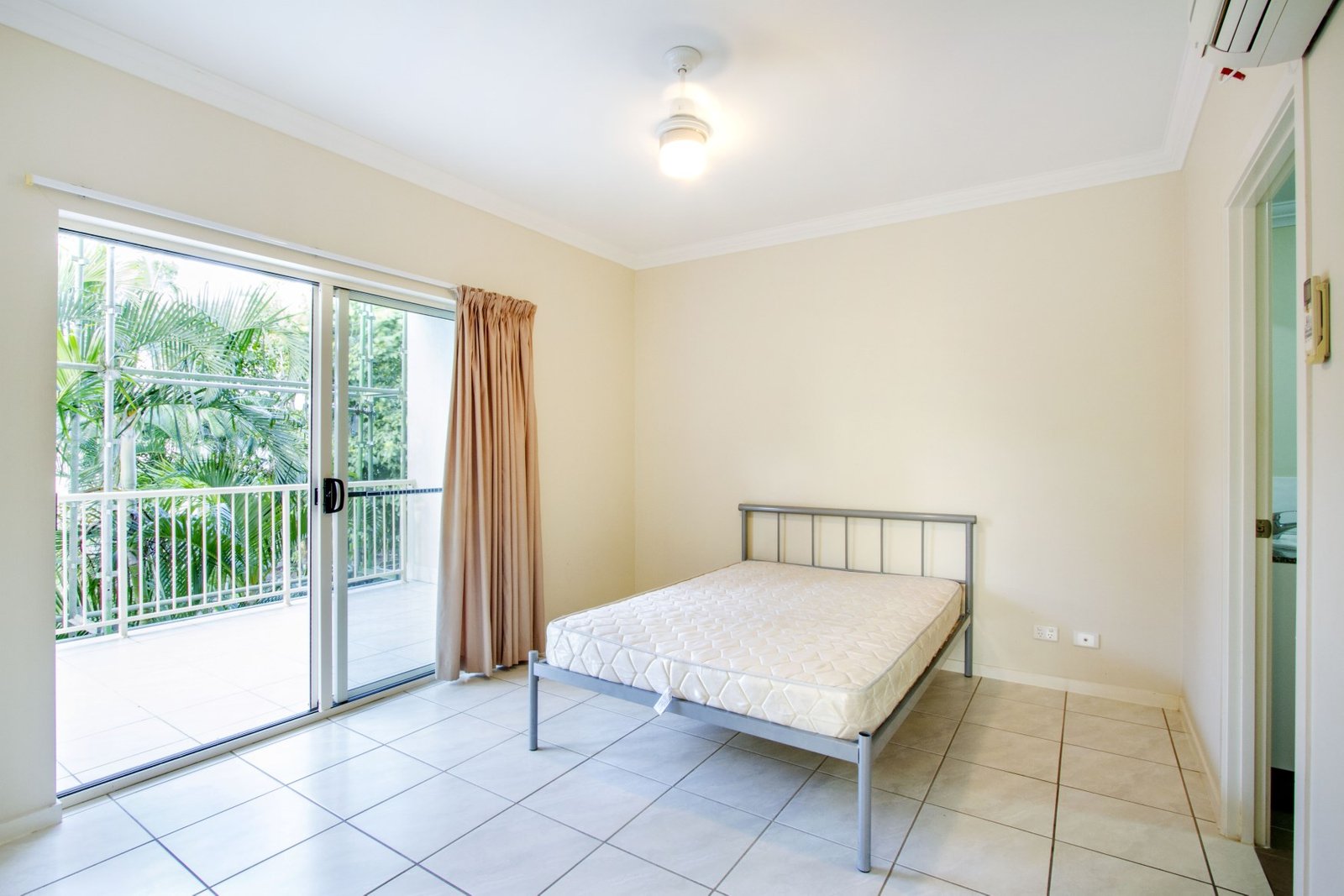 70/21 Shute Harbour Road CANNONVALE 6