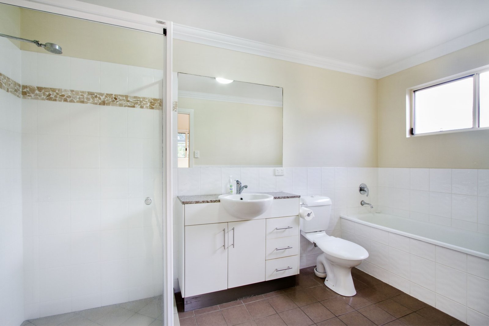 70/21 Shute Harbour Road CANNONVALE 10