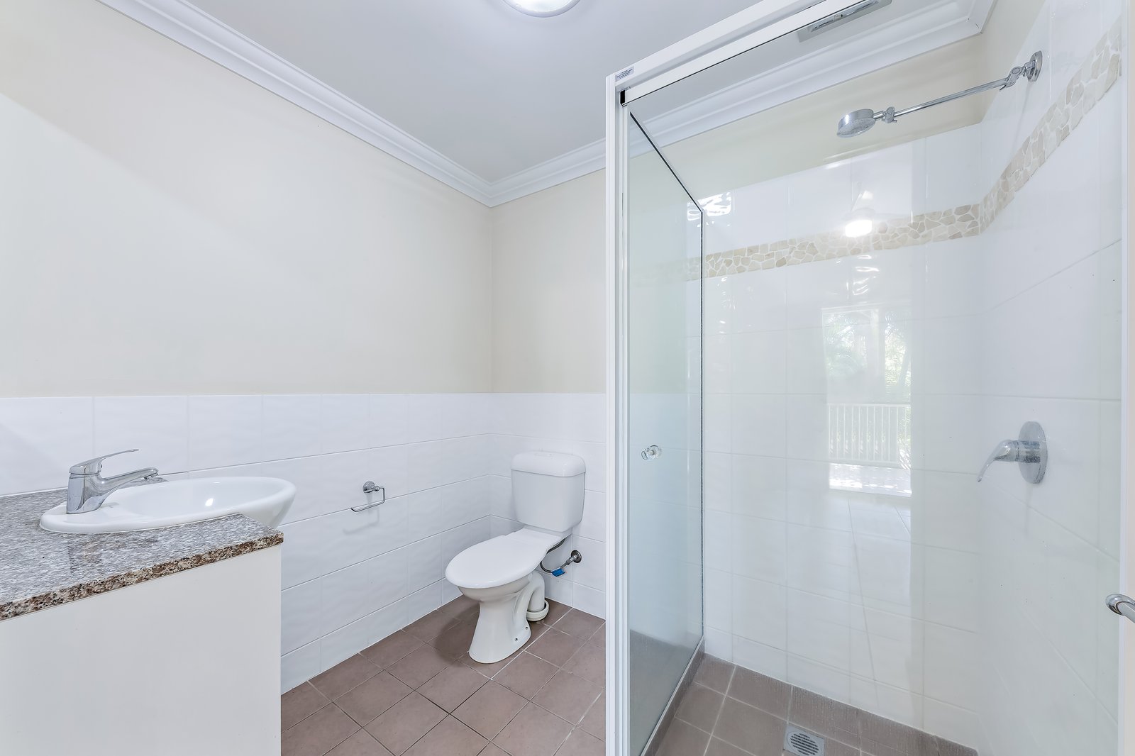 70/21 Shute Harbour Road CANNONVALE 7