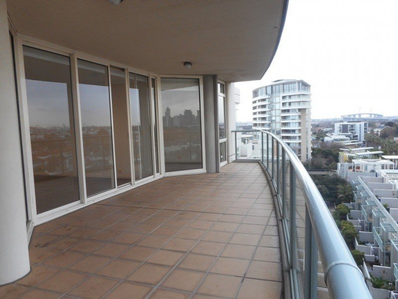 Gallery: 702/127 Beach Street