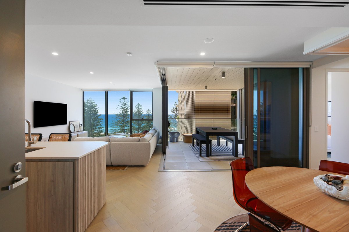 702/4 First Avenue Burleigh Heads 2