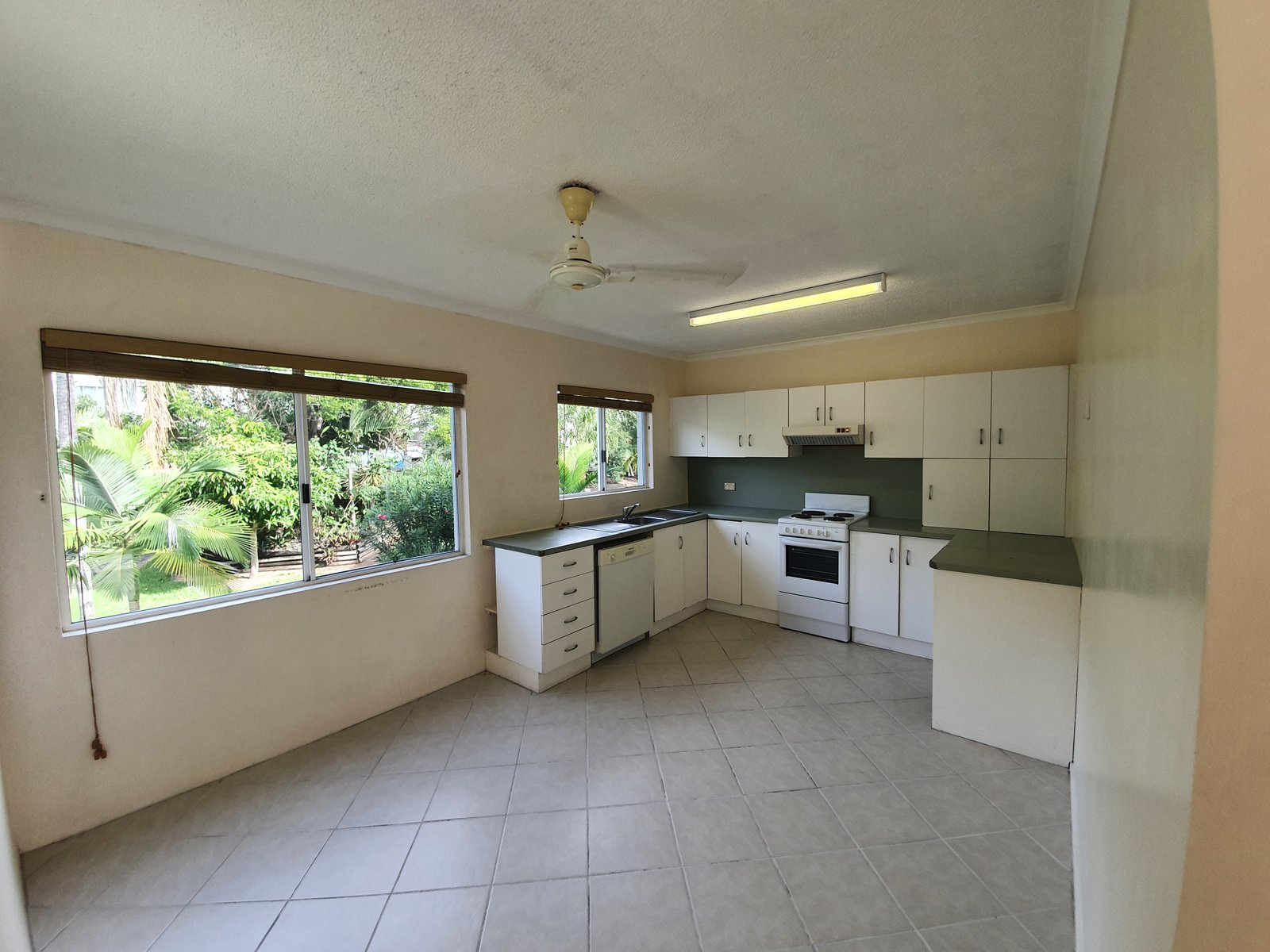 70/3 Eshelby Drive CANNONVALE 4