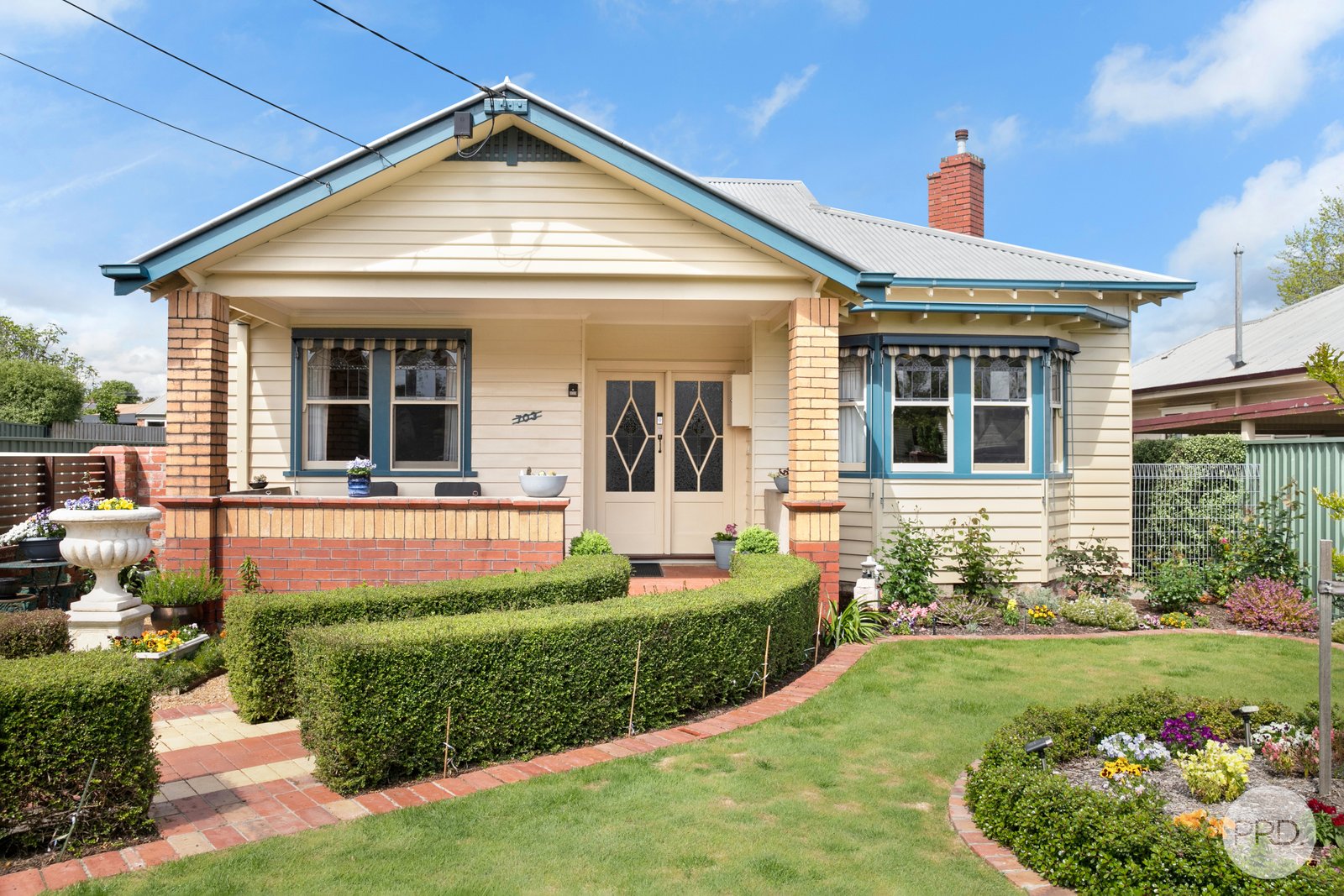 703 Ripon Street South REDAN 2