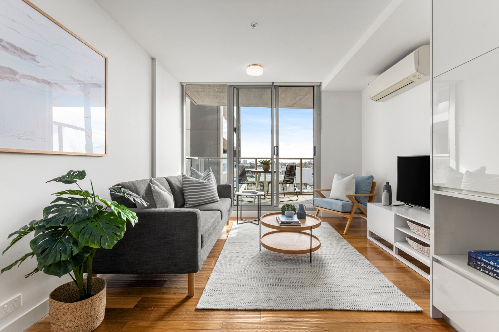 Gallery: 705/101 Bay Street