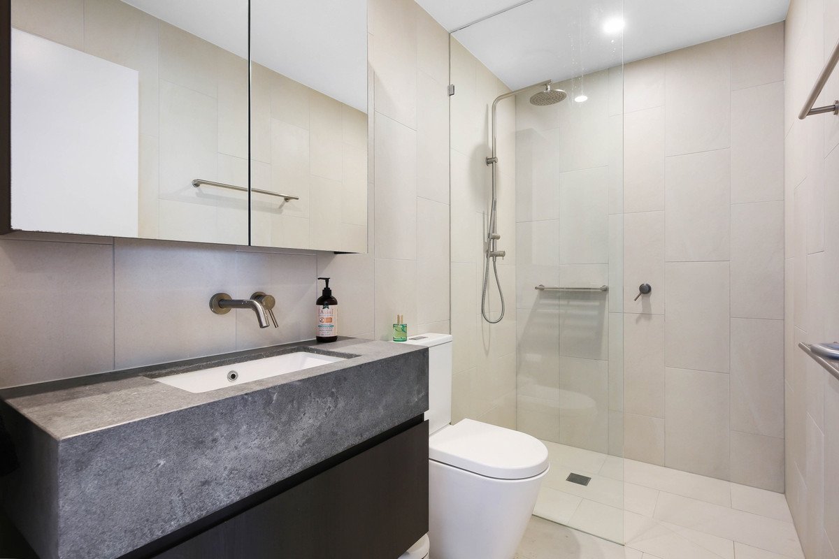 705/3 Twenty third Avenue Palm Beach 14