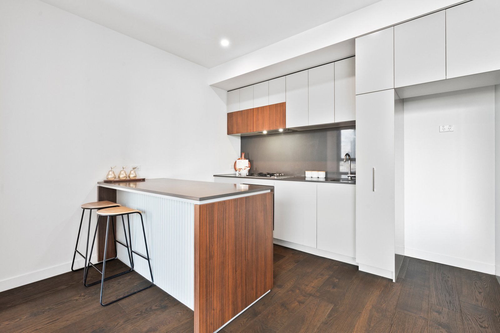 Gallery: 705/51 Thistlethwaite Street