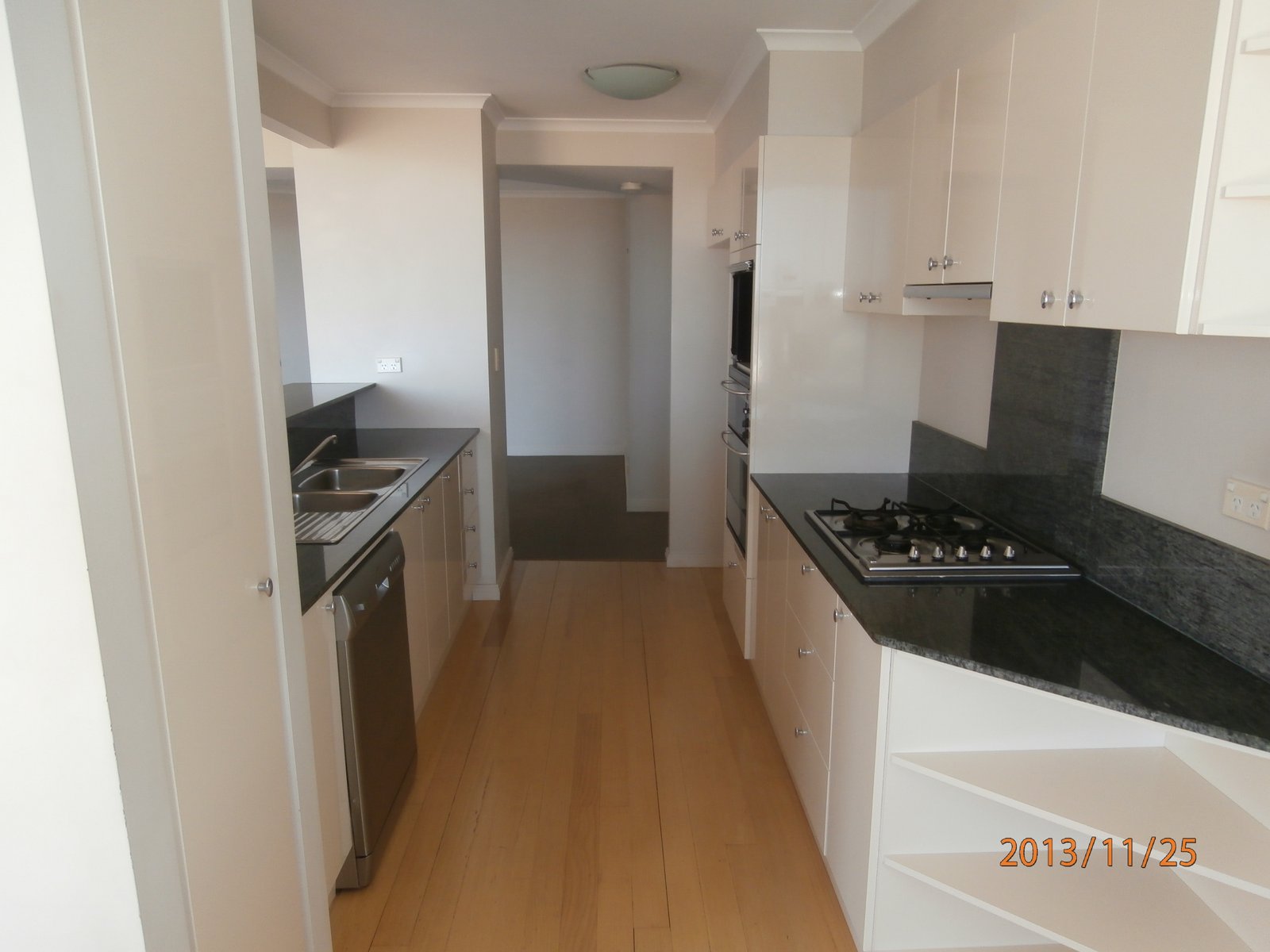 Gallery: 706/107 Beach Street