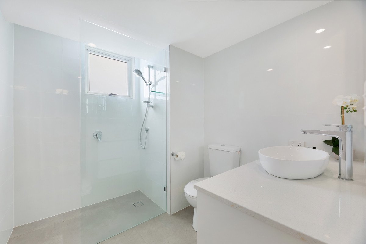 706/220 The Esplanade Burleigh Heads 18