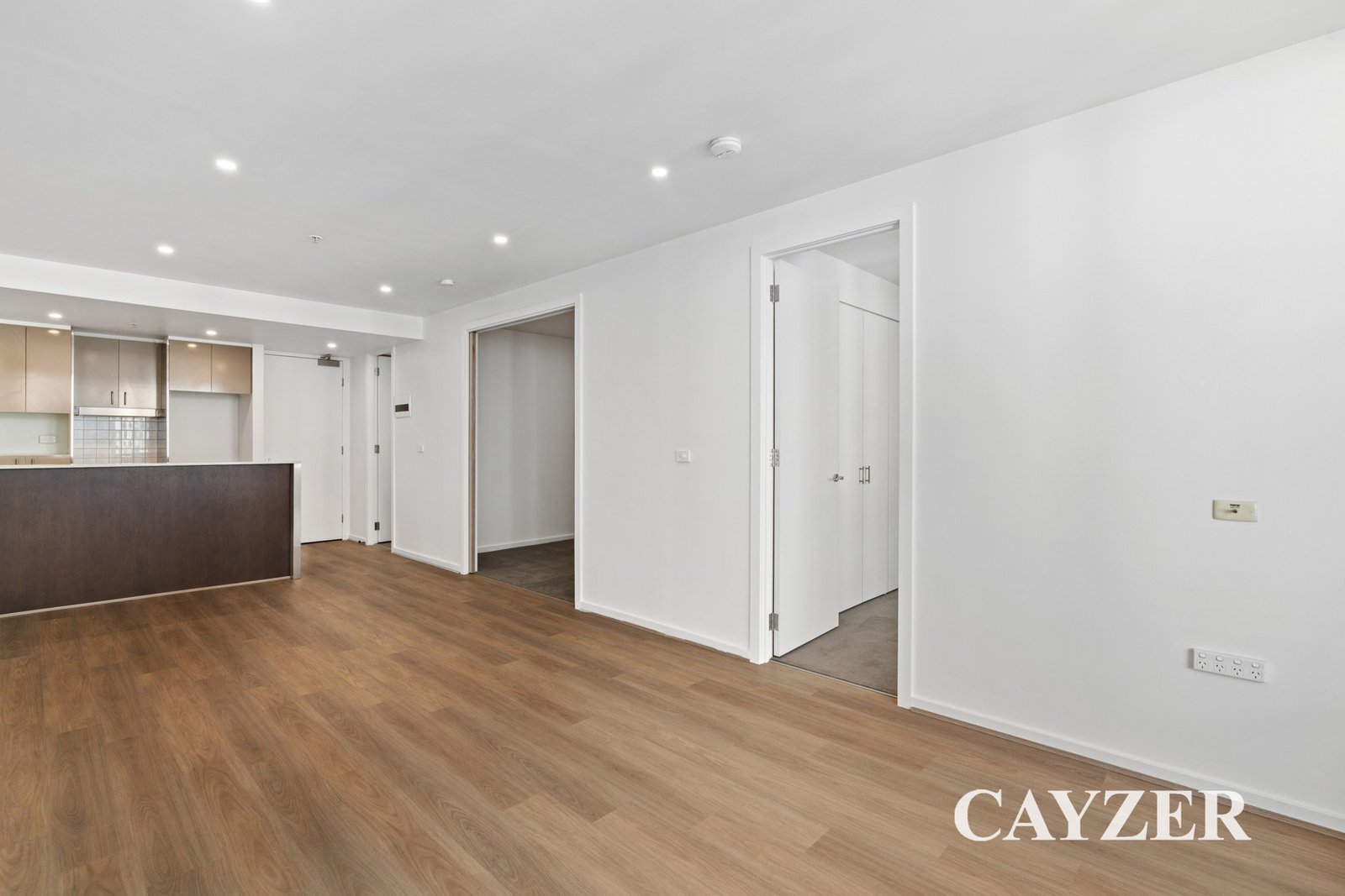 Gallery: 706/55 Bay Street