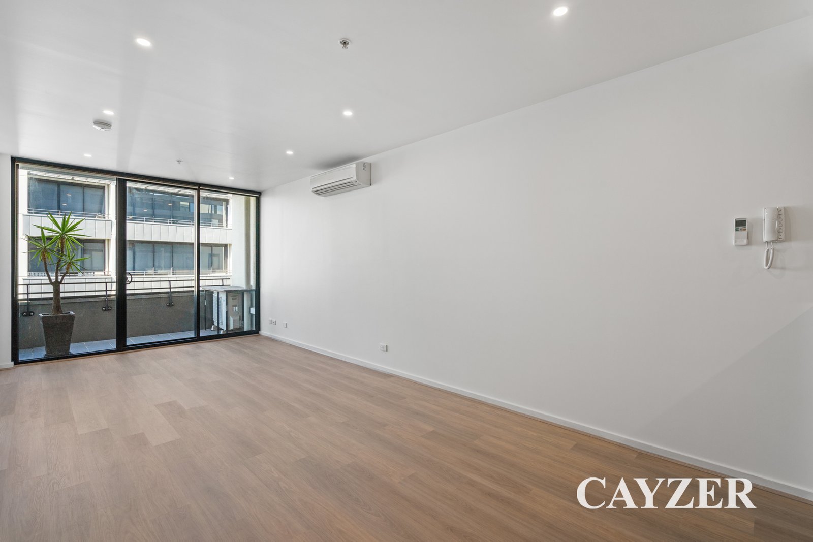 Gallery: 706/55 Bay Street