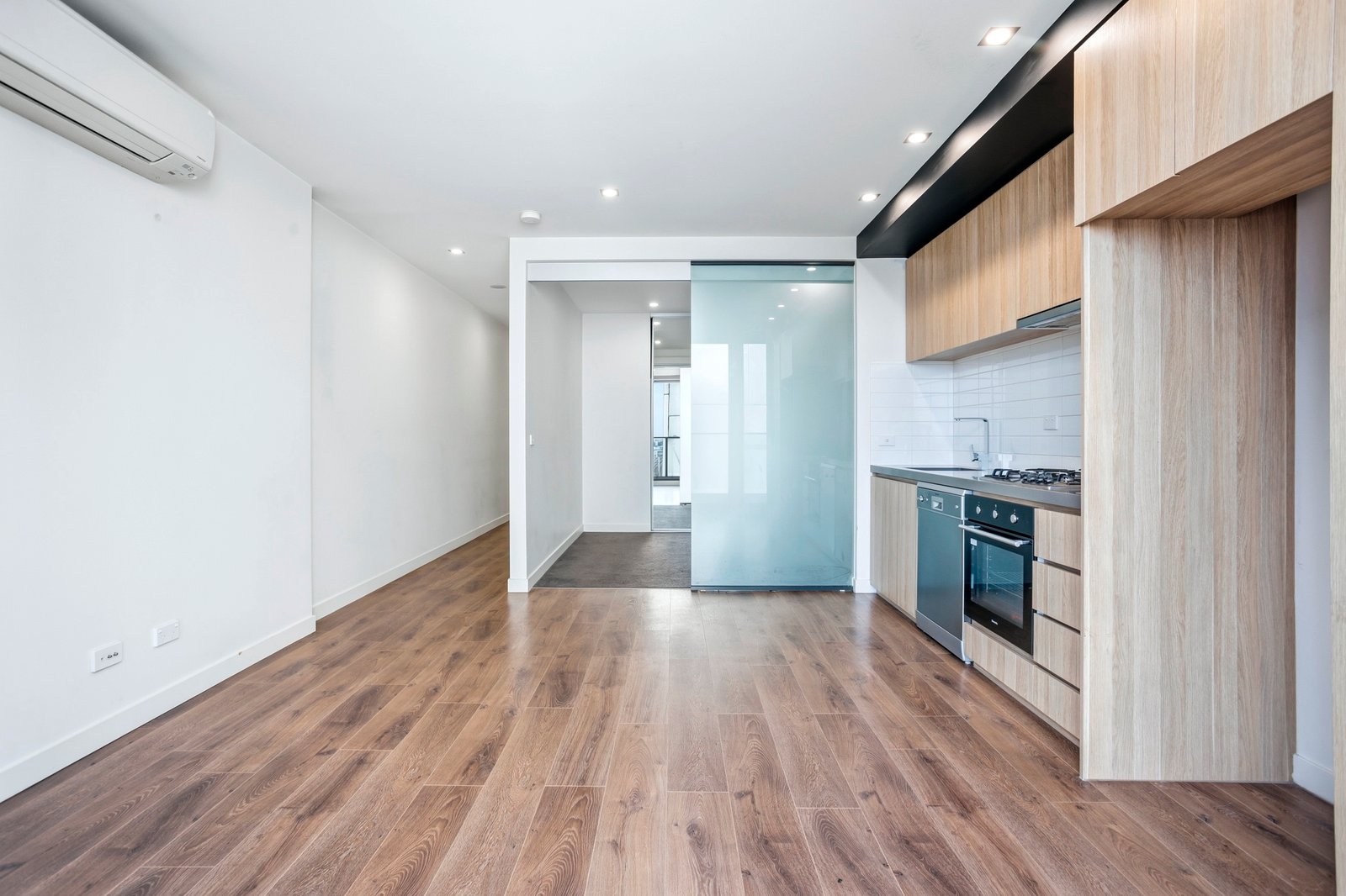 Gallery: 706/90 Buckley Street