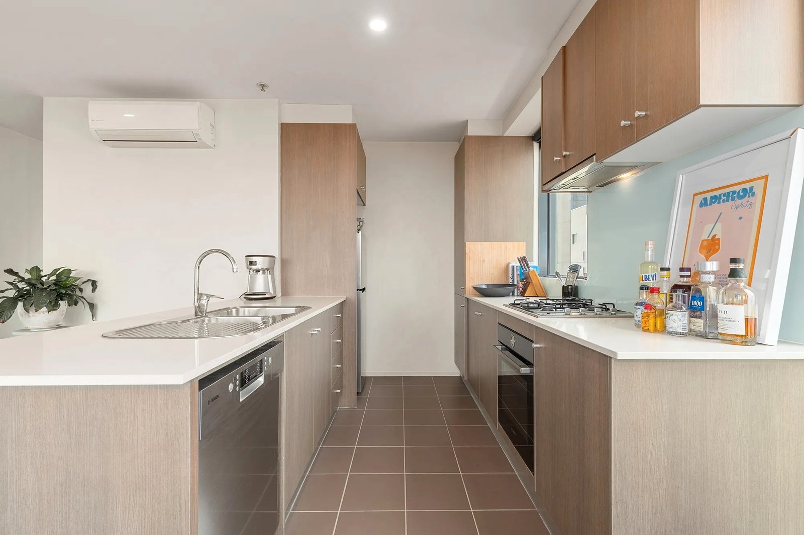 Gallery: 707/83 Queens Road