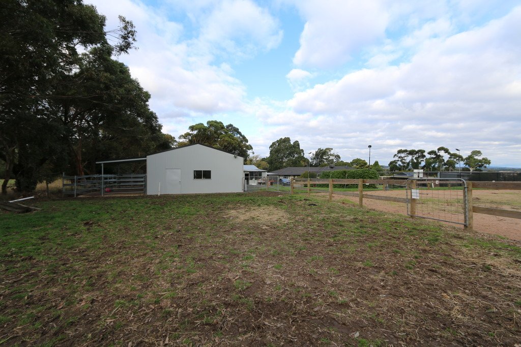 709 Midland Highway MOUNT ROWAN 16