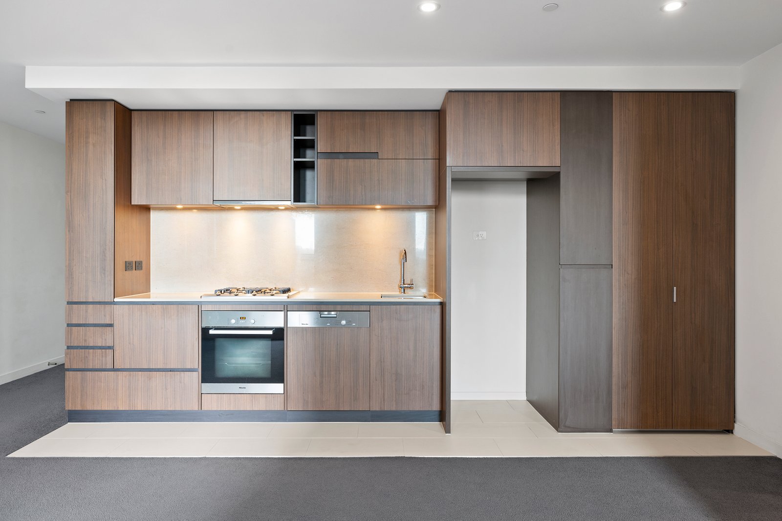 Gallery: 709/227 Toorak Road