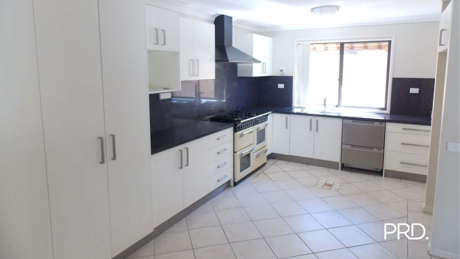71 Borrowdale Way Cranebrook 2