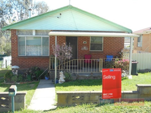 71 Clarke Street TUMUT 1