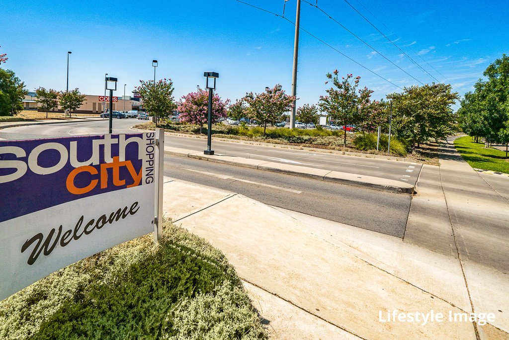 71 Deakin Avenue LLOYD 3