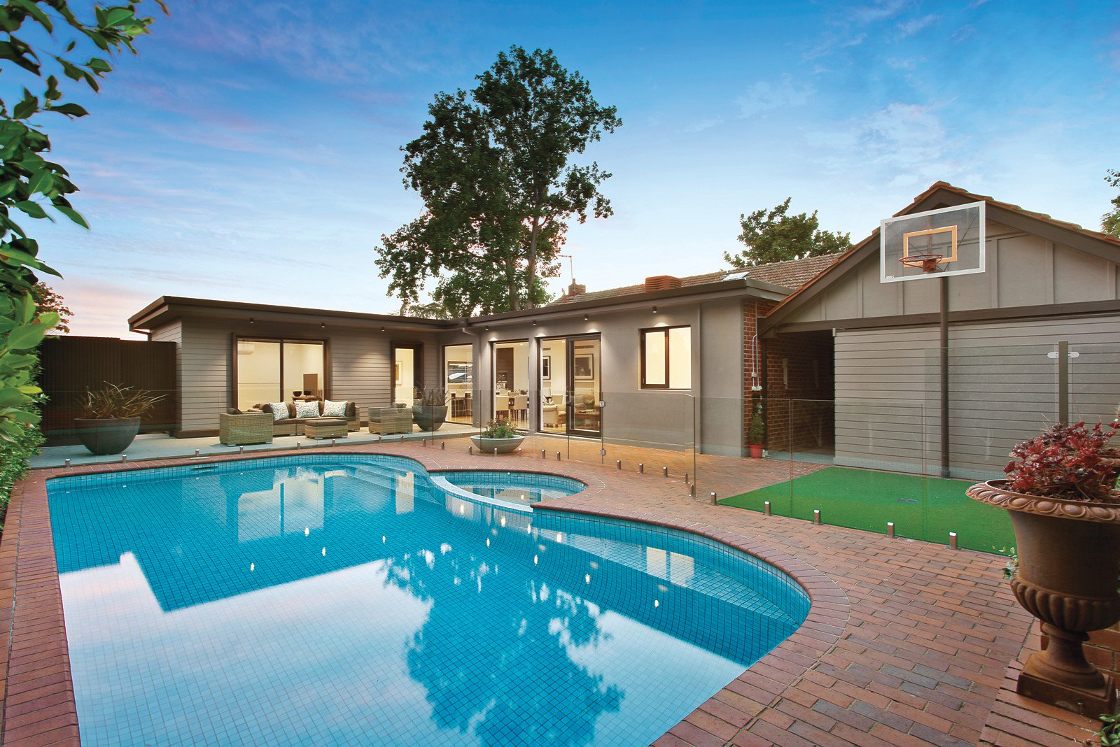 71 Essex Road, Surrey Hills, VIC