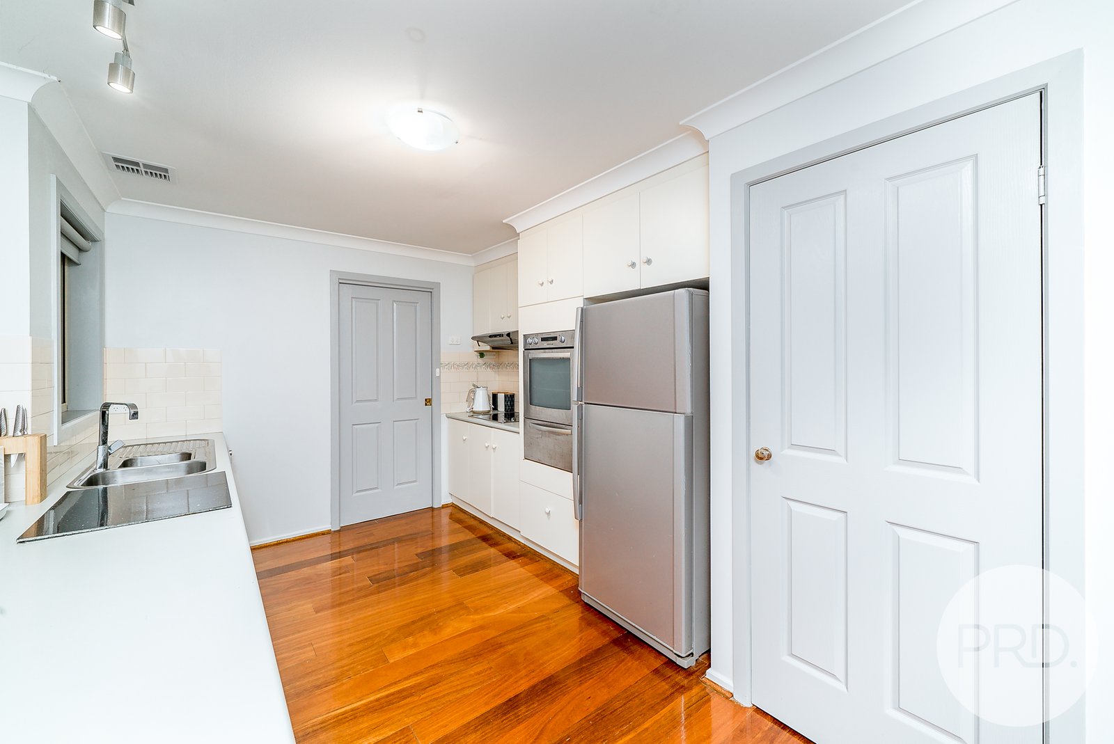 71 Grevillea Crescent LAKE ALBERT 6