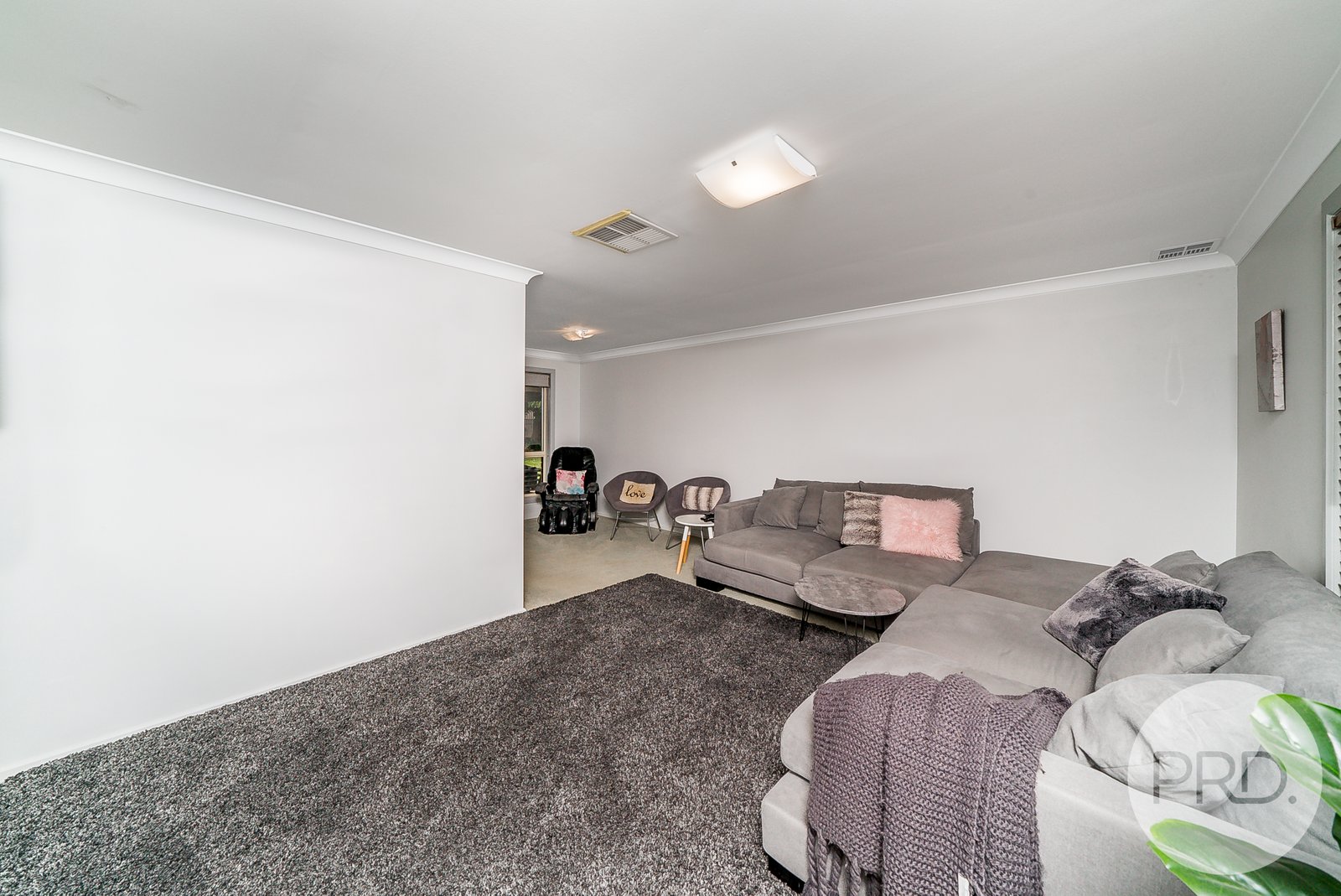 71 Grevillea Crescent LAKE ALBERT 11