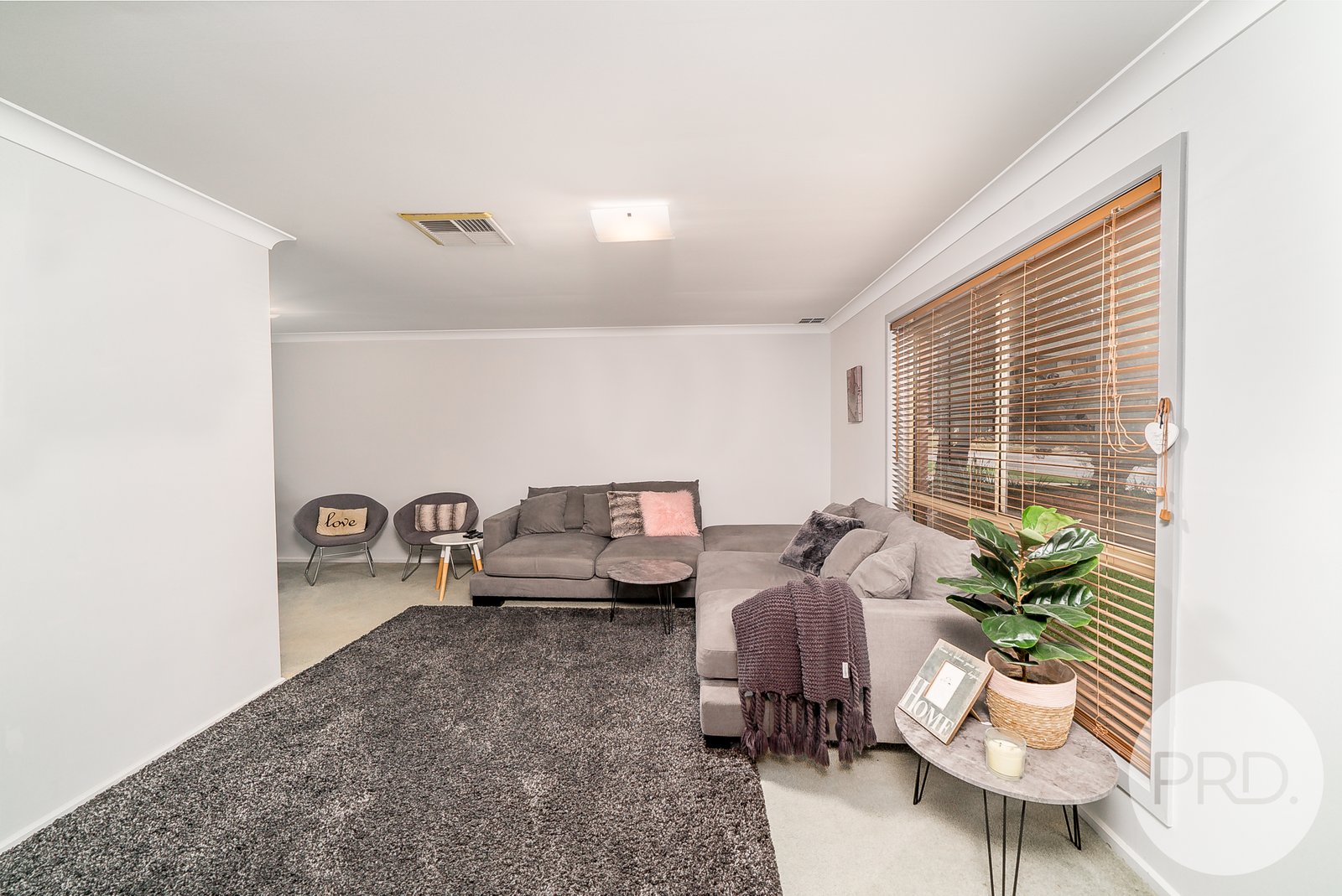 71 Grevillea Crescent LAKE ALBERT 12