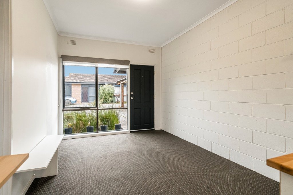 Gallery: 7/1 Holyrood Avenue