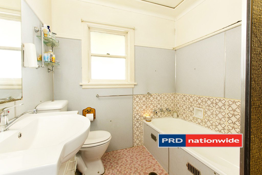 71 Ladbury Ave  PENRITH 8