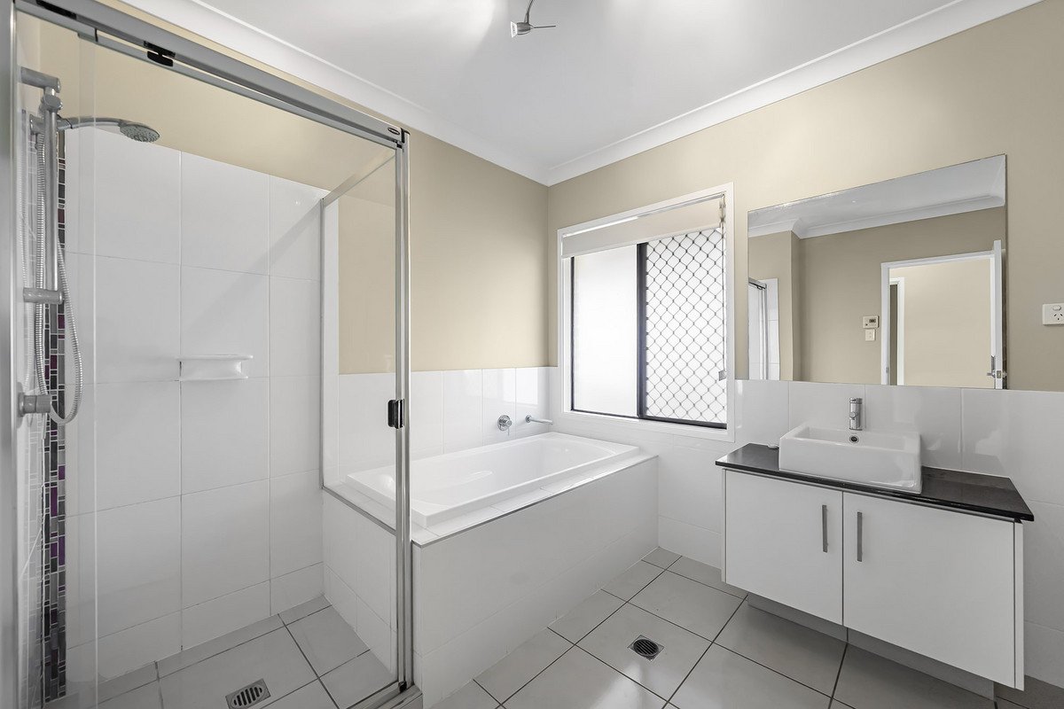 71 McAuley Parade Pacific Pines 12