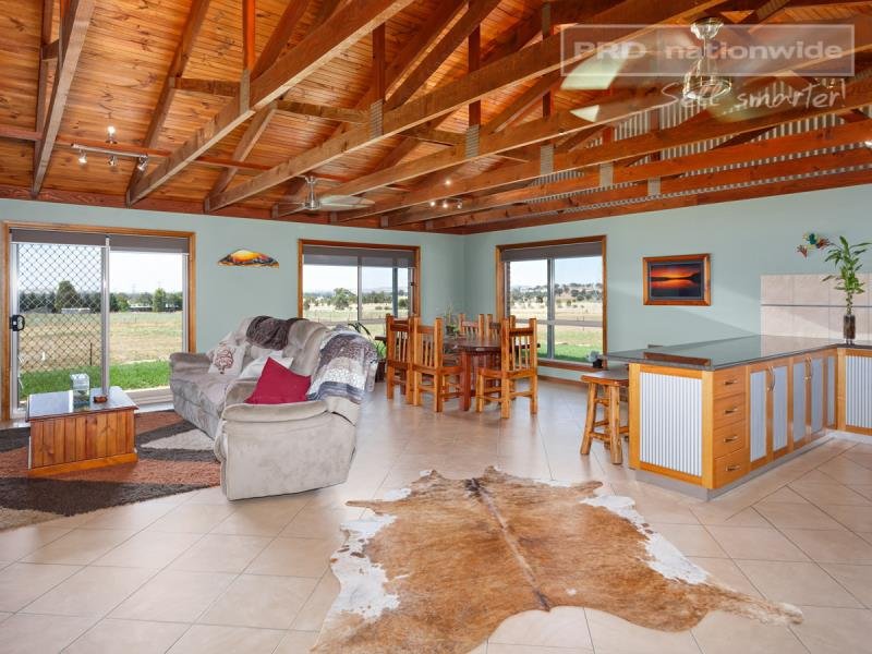 71 Mitchell Road LAKE ALBERT 4