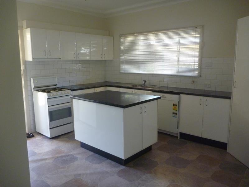 71 Tichbourne Crescent KOORINGAL 2