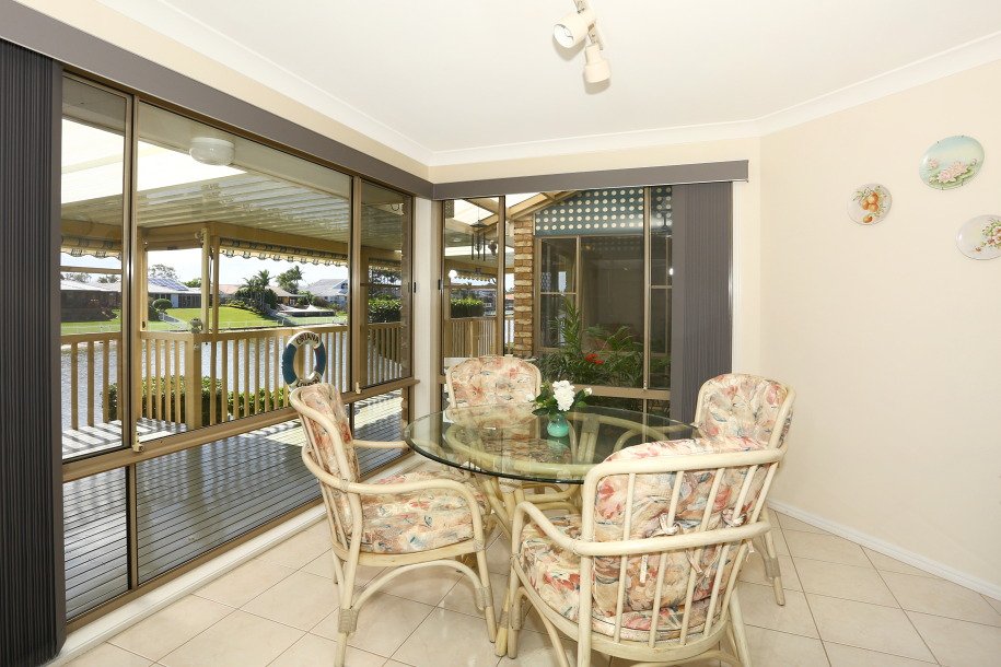 71 Wedgebill Parade BURLEIGH WATERS 9