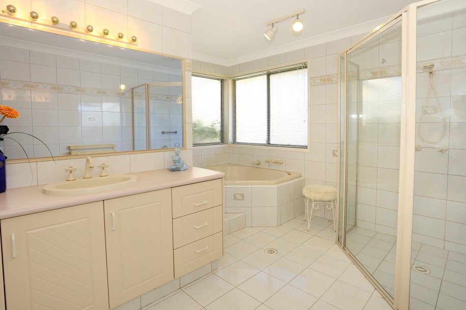 71 Wedgebill Parade BURLEIGH WATERS 18