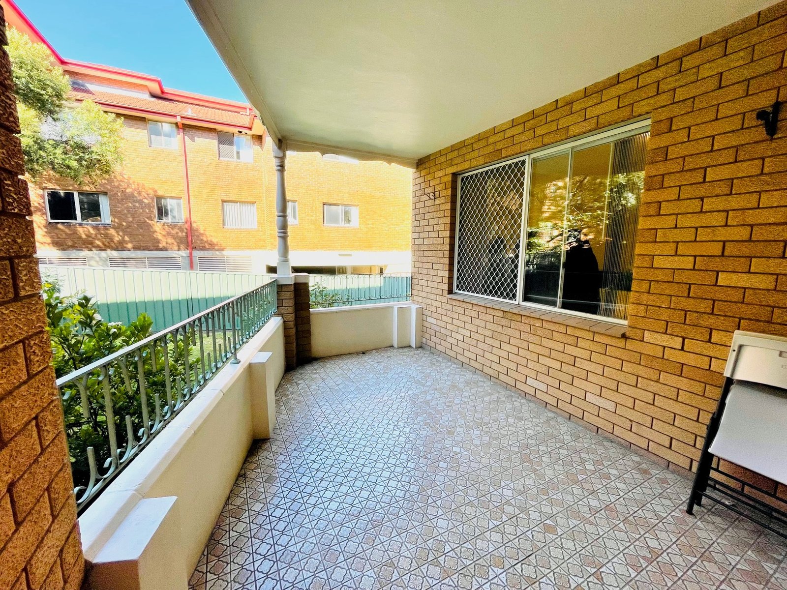 7/10-14 Hampton Court Road CARLTON 6