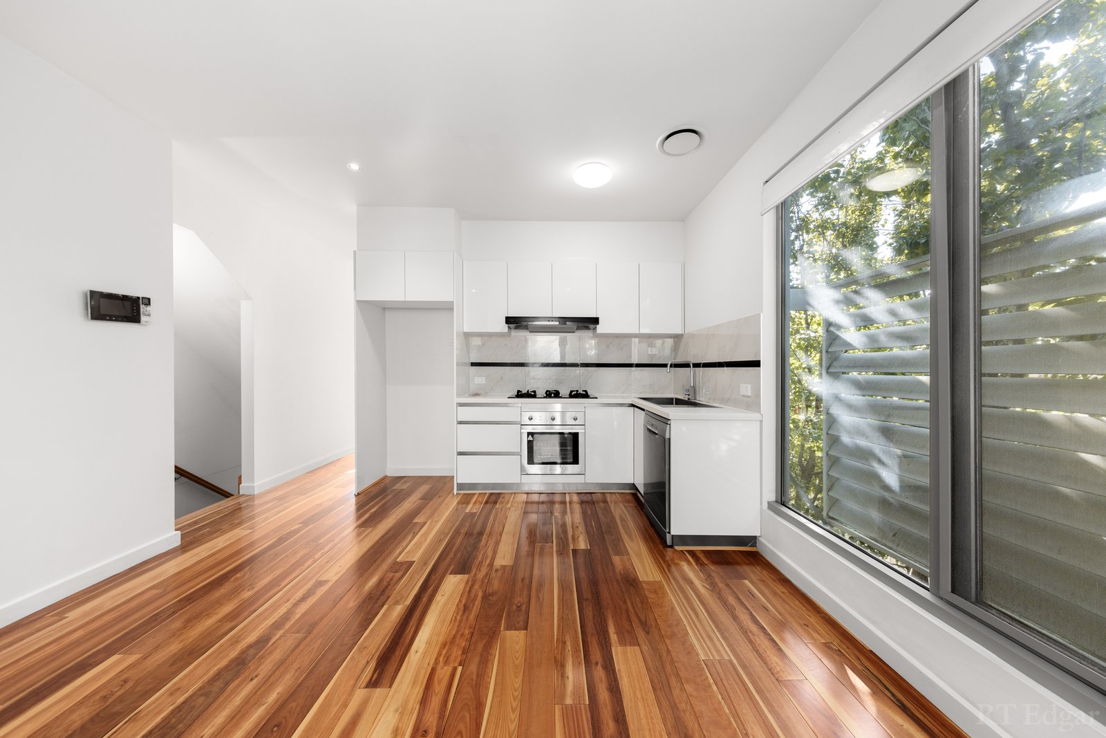 Real Estate and Property in 7/102 Thames Street, Box Hill North, VIC