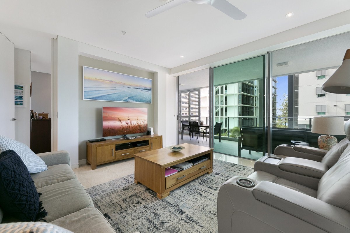 7/106 The Esplanade Burleigh Heads 4