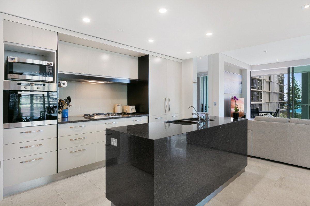 7/106 The Esplanade Burleigh Heads 10